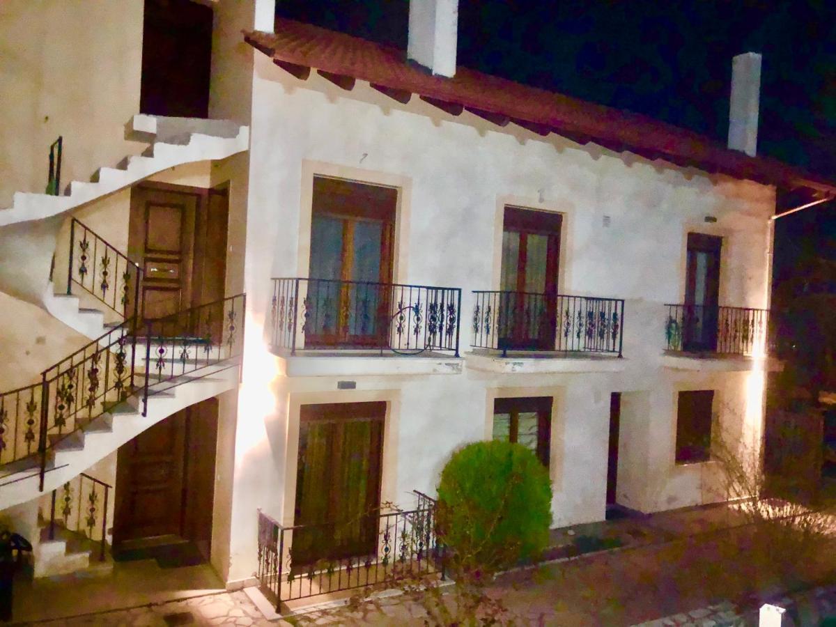 Family'S Houses Калаврита Экстерьер фото